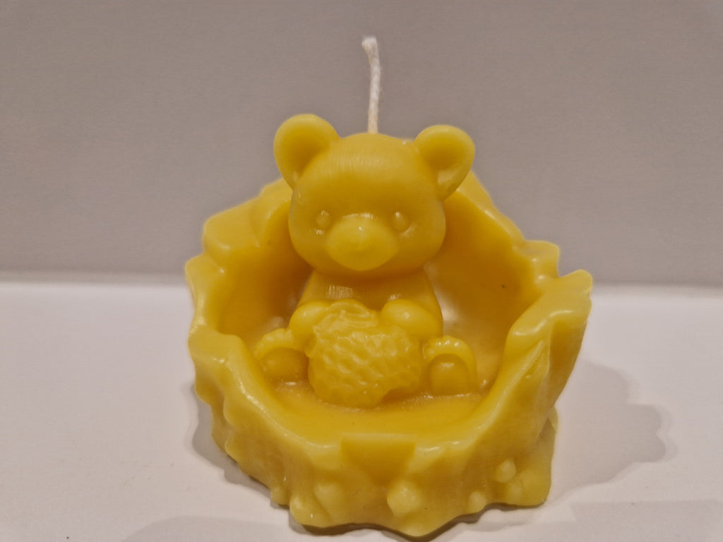 🐻 Bougie artisanale en cire d’abeilles – Petit ours gourmand