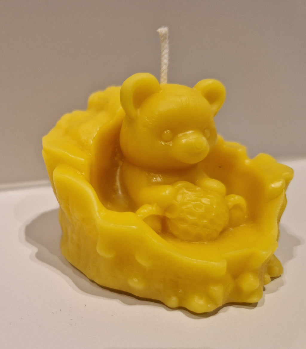 🐻 Bougie artisanale en cire d’abeilles – Petit ours gourmand