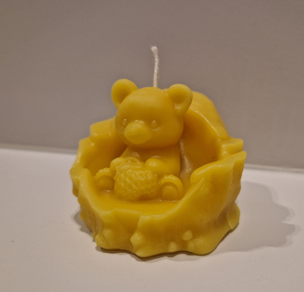 🐻 Bougie artisanale en cire d’abeilles – Petit ours gourmand