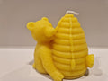 🐻🍯 Bougie artisanale en cire d’abeilles – Ours et ruche